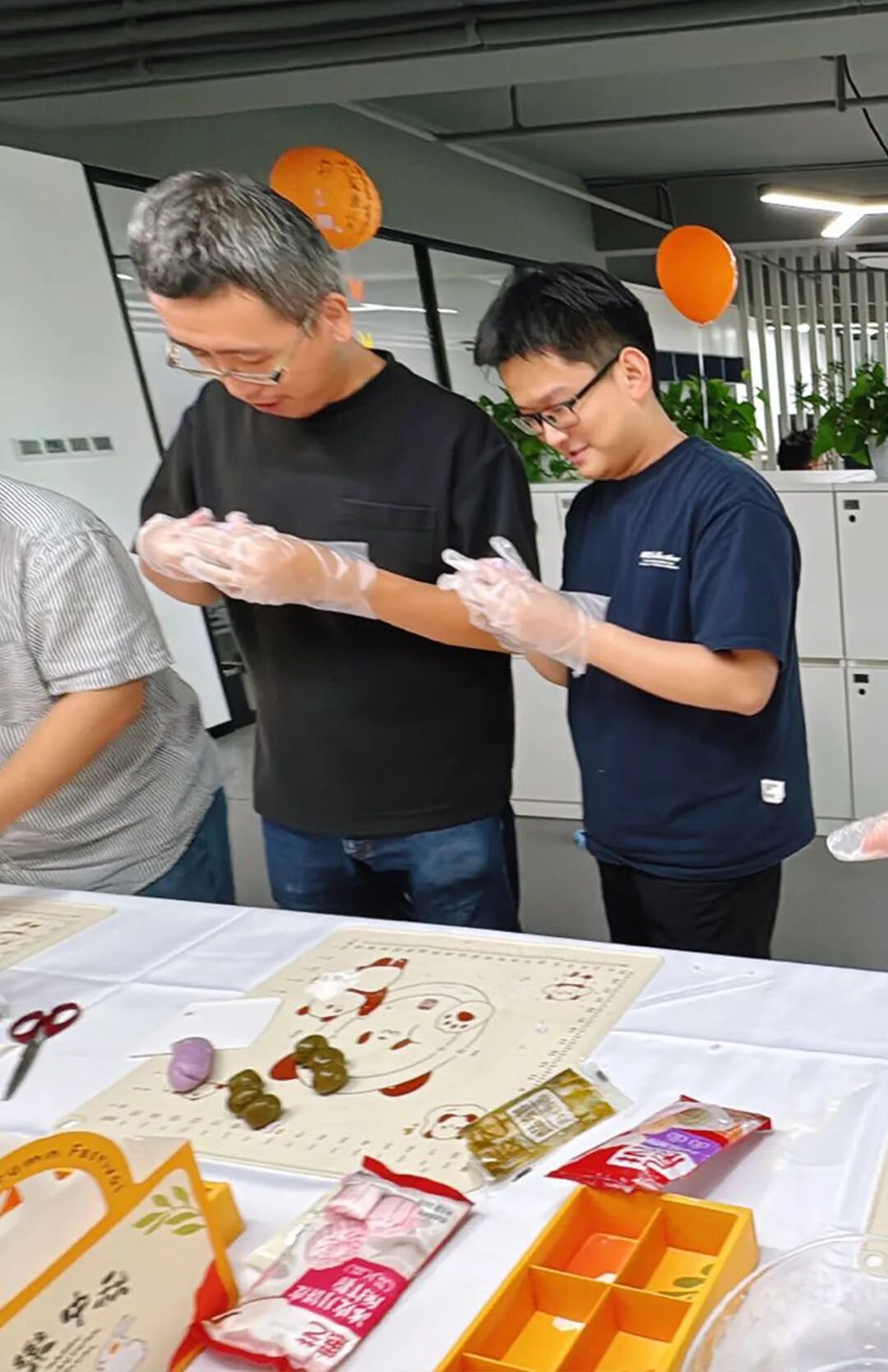 「钛闻软件」中秋限定浪漫，把团圆包进月饼里，每口都是团圆味~(图14)