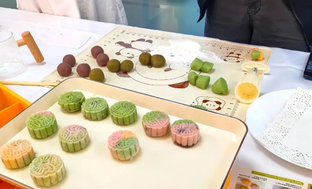 「钛闻软件」中秋限定浪漫，把团圆包进月饼里，每口都是团圆味~(图18)